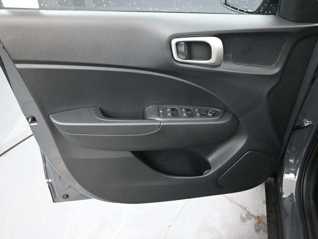 New 2026 Hyundai Venue SEL FWD image 12