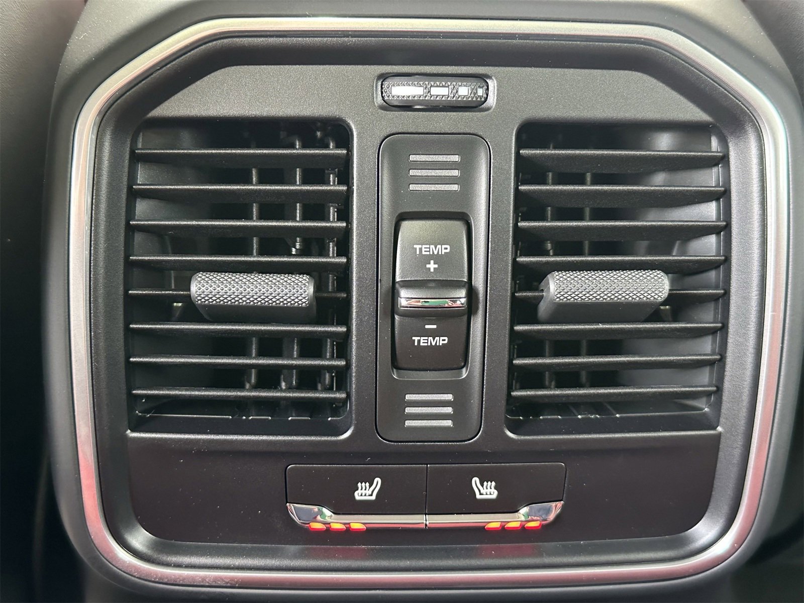 New 2025 Porsche Macan image 15