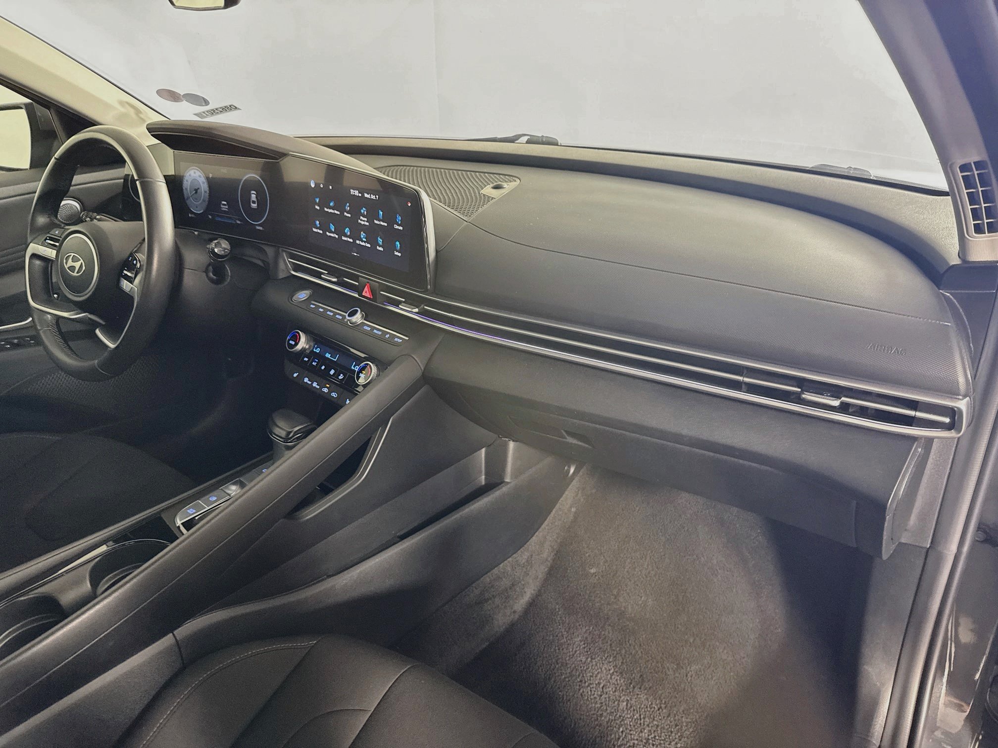 Used 2025 Hyundai Elantra SEL FWD image 37