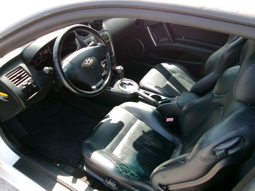 Used 2004 Hyundai Tiburon GT FWD image 14