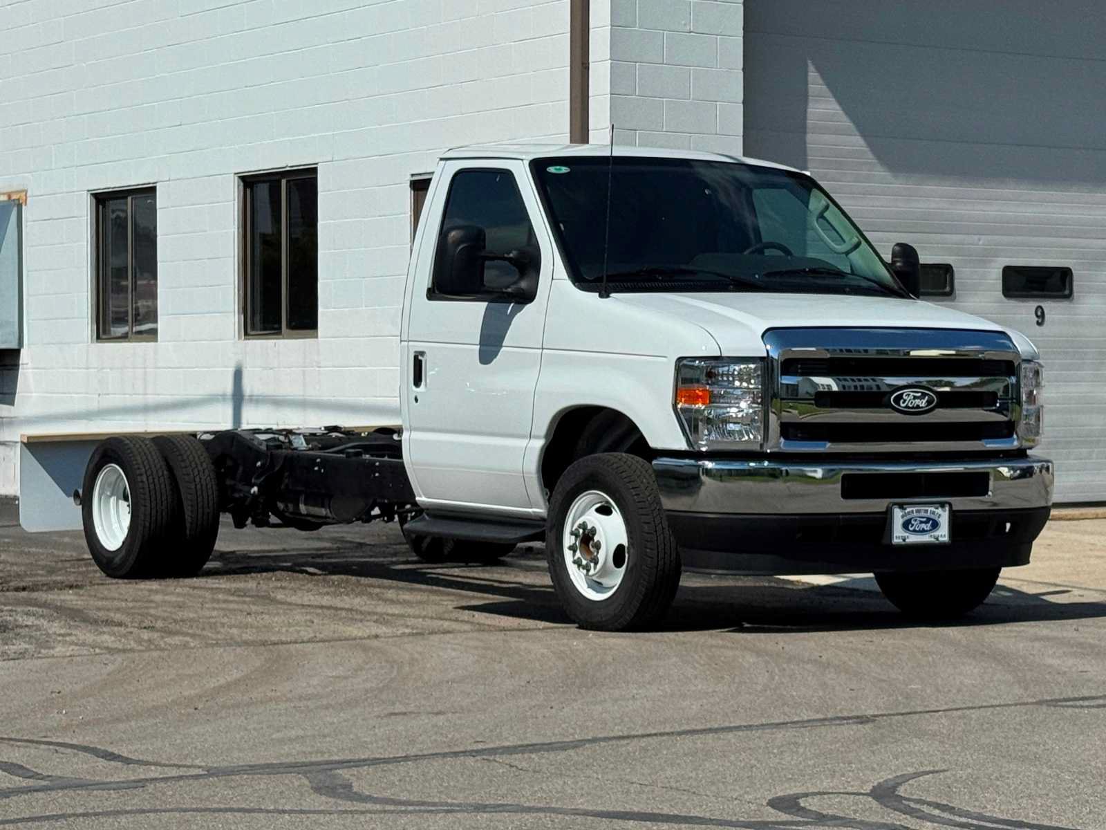 Used 2027 Ford E-350 and Econoline 350 Super Duty w/ Power Equipment Group RWD image 2