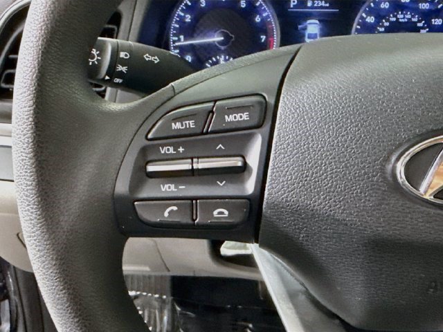 Used 2020 Hyundai Elantra SE FWD image 13