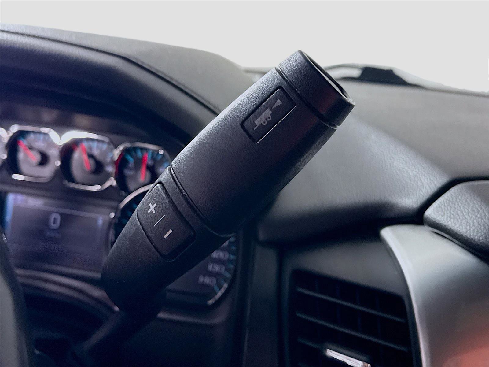 Used 2018 Chevrolet Suburban LT image 10