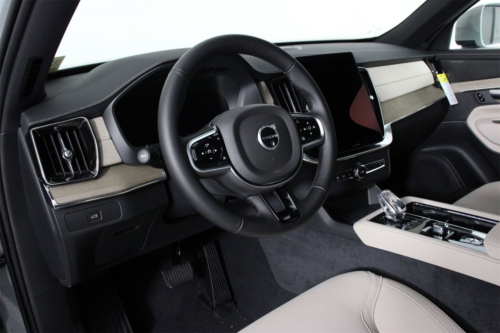 New 2026 Volvo XC90 B5 Plus image 8