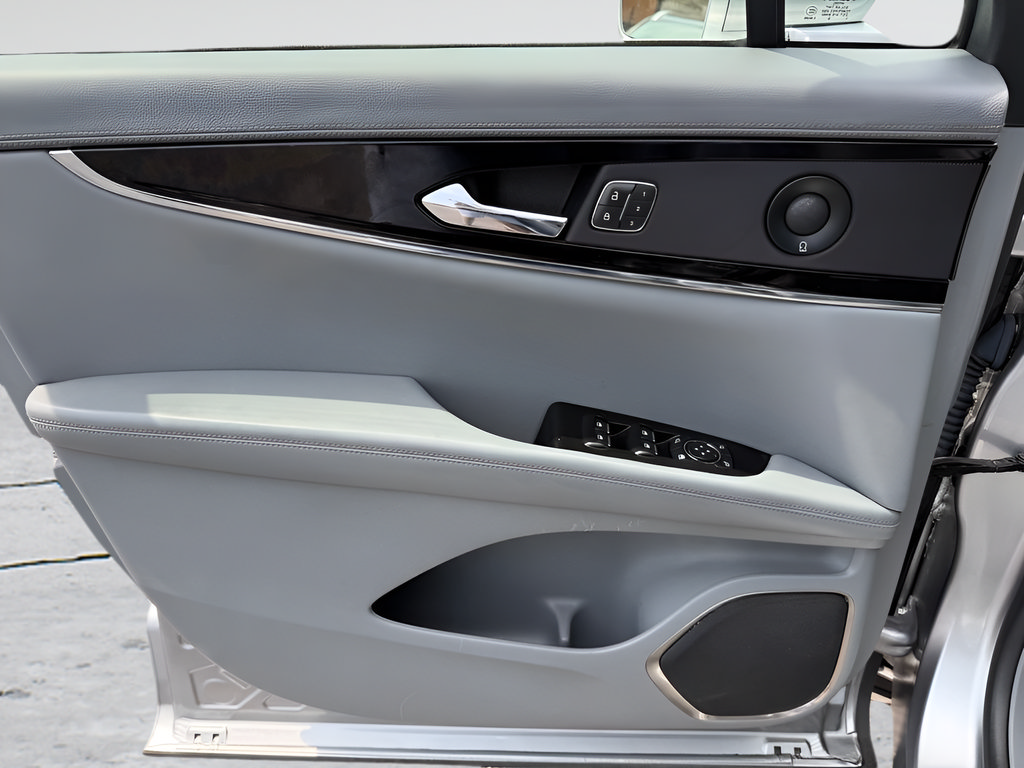 Used 2021 Lincoln Nautilus Reserve FWD image 35