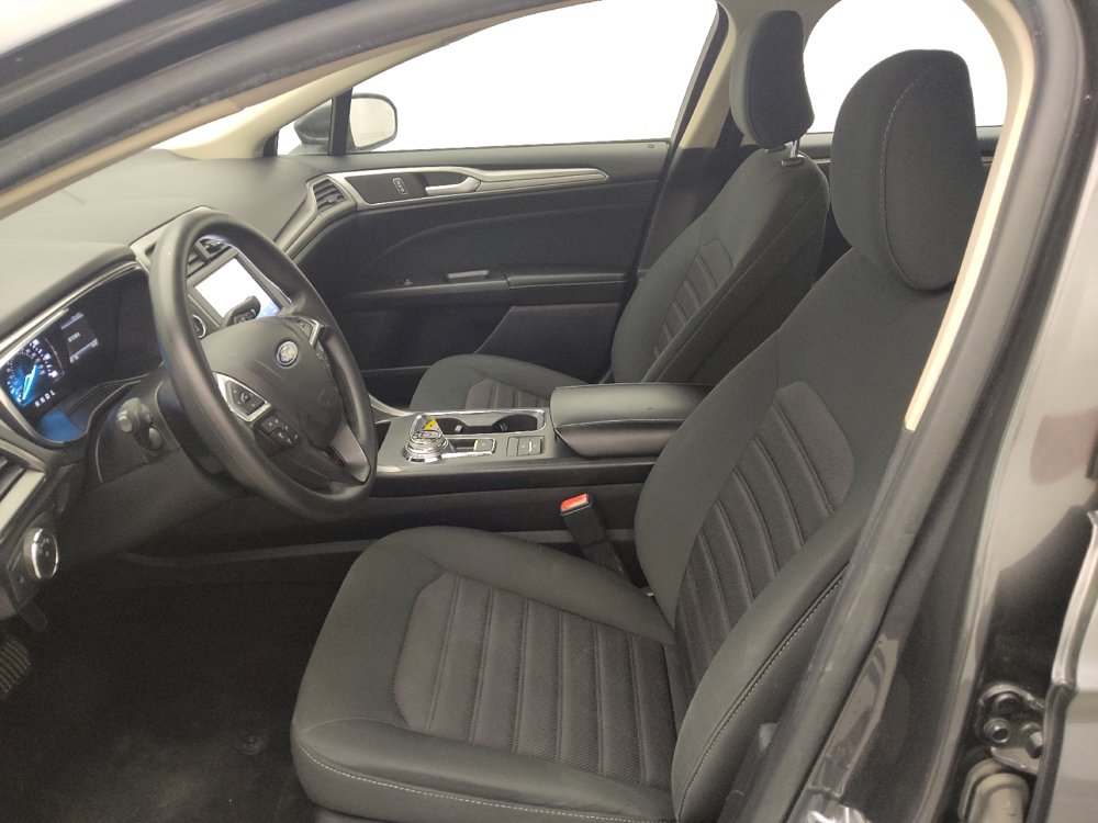 Used 2020 Ford Fusion SE FWD image 17