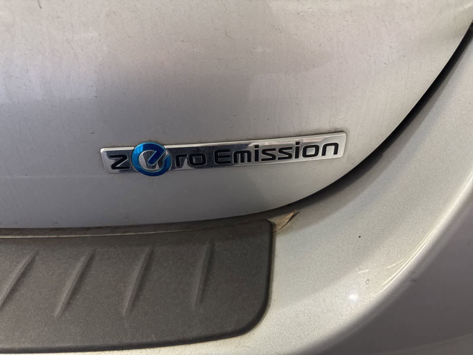 Used 2015 Nissan Leaf S FWD image 10