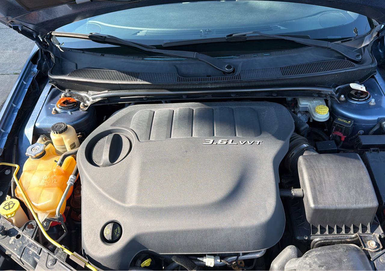 Used 2011 Chrysler 200 Touring FWD image 23