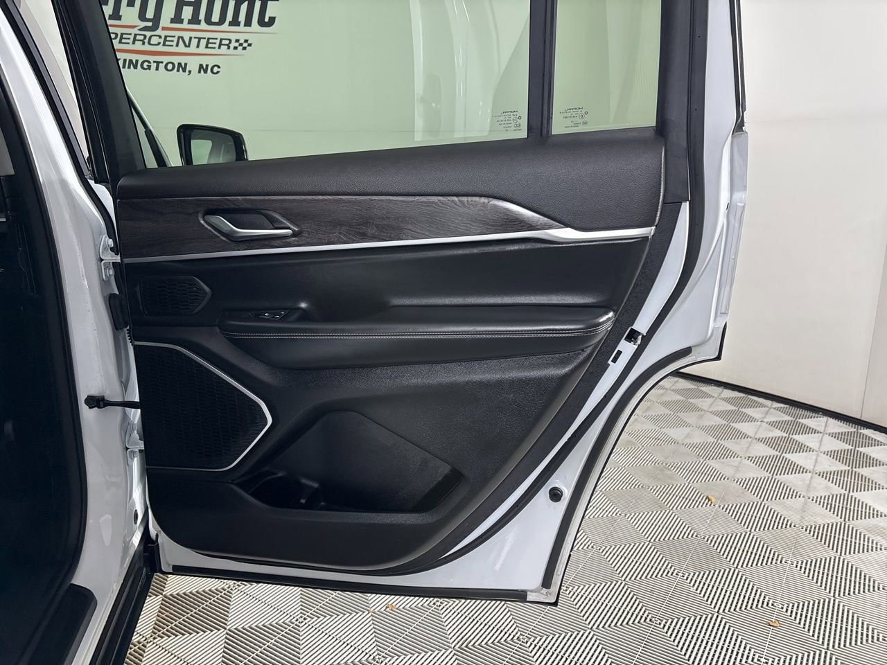 Used 2022 Jeep Grand Cherokee L Limited image 28