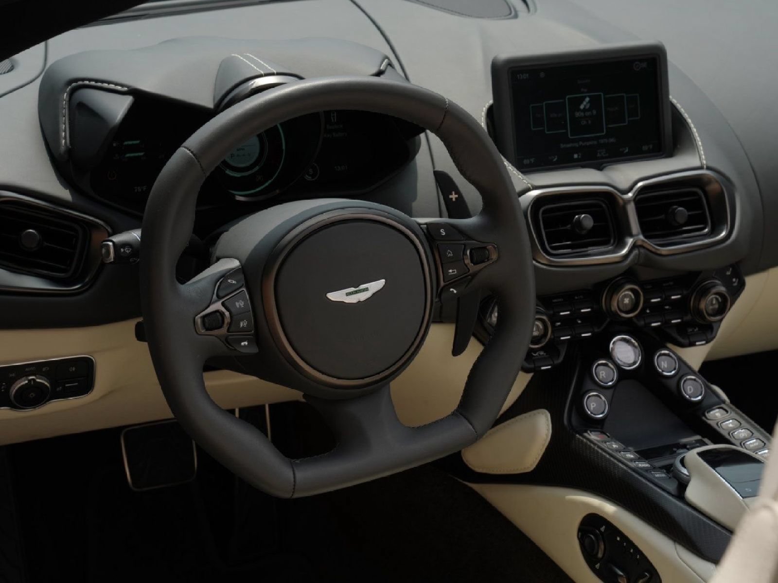 Used 2023 Aston Martin V8 Vantage Roadster RWD image 14