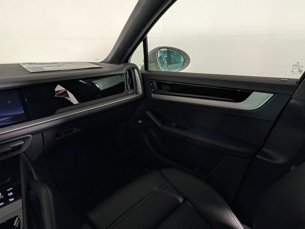 New 2026 Porsche Cayenne Coupe AWD/4WD image 22