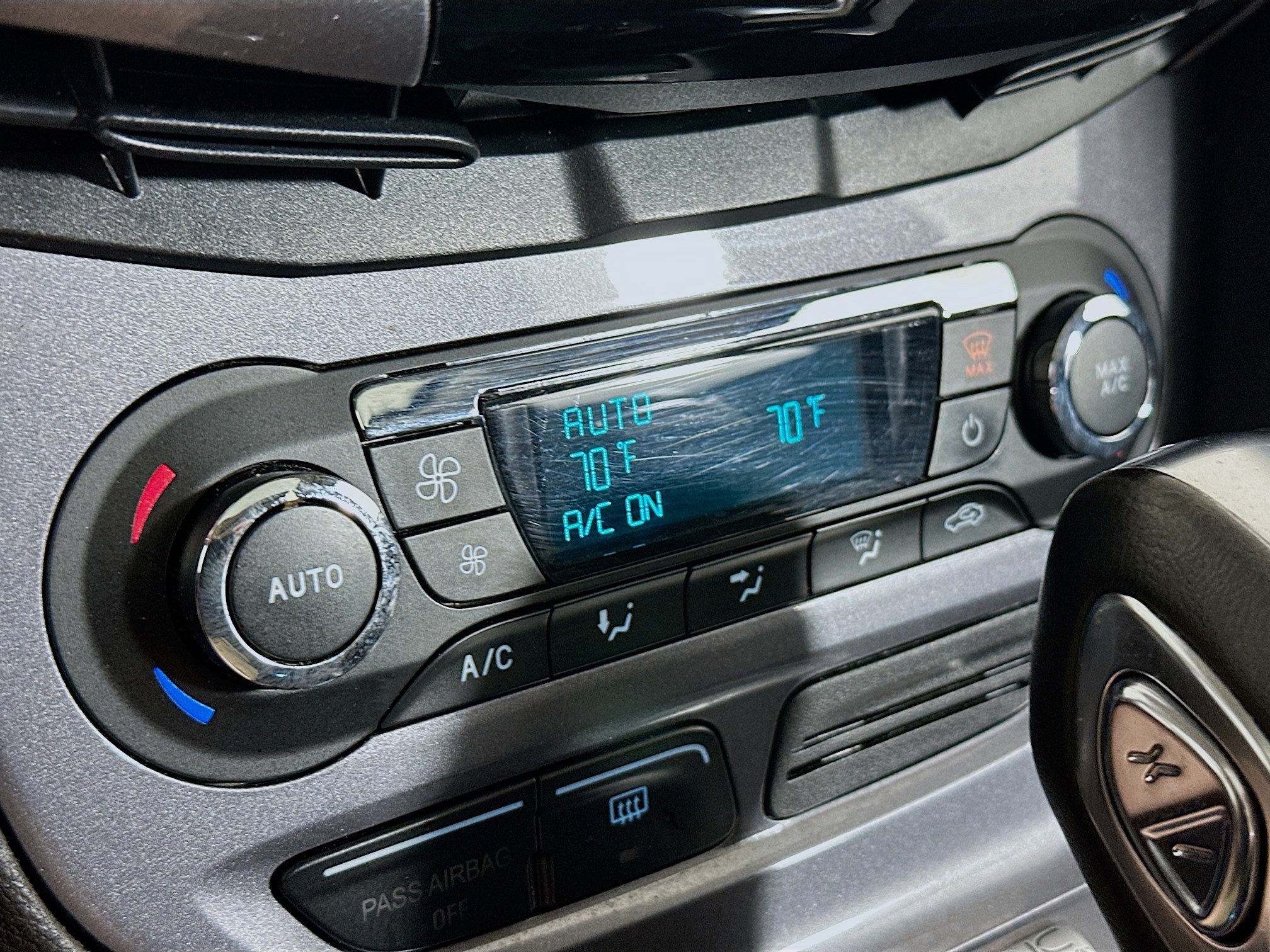 Used 2014 Ford Focus Titanium FWD image 24