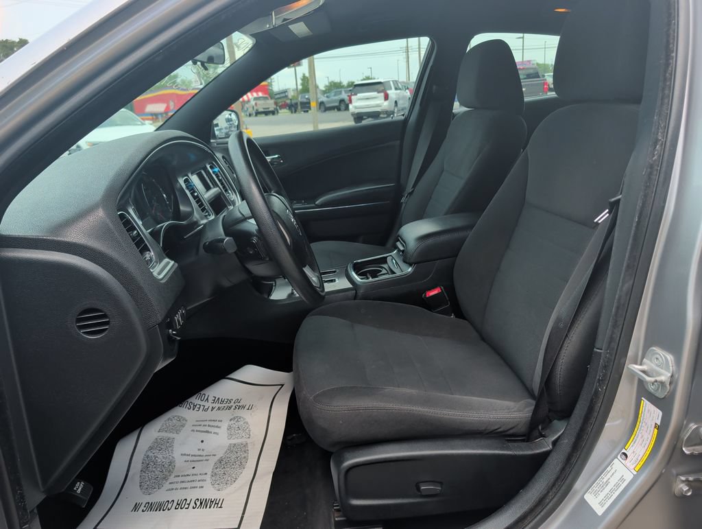 Used 2013 Dodge Charger SE RWD image 8