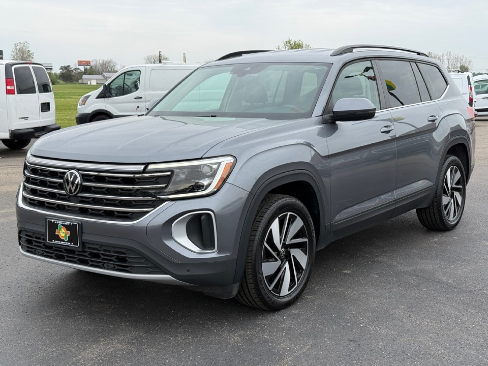 Used 2025 Volkswagen Atlas SE AWD/4WD image 4