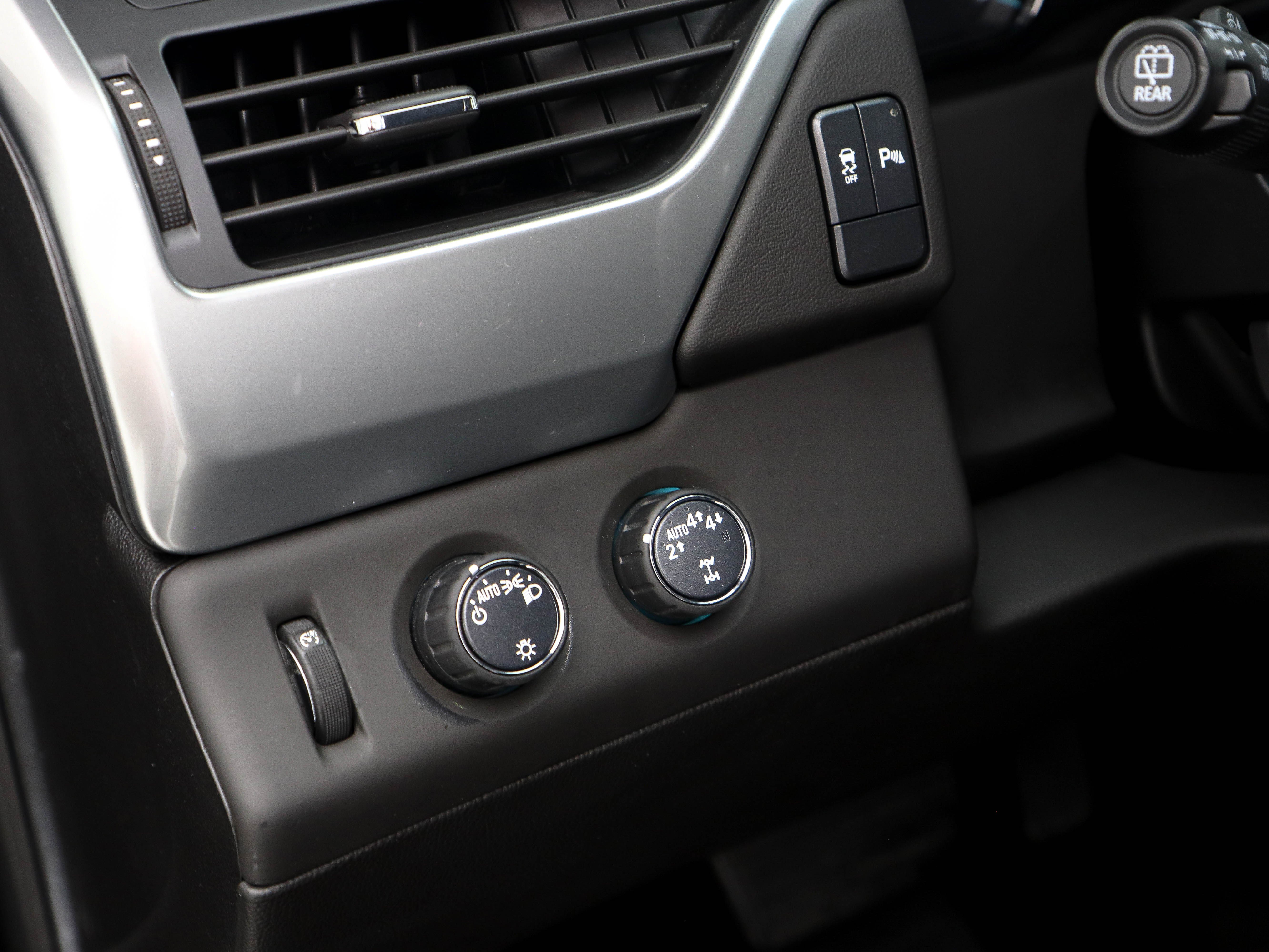 Used 2018 Chevrolet Suburban LS w/ Skid Plate Package image 22