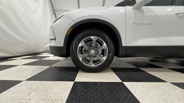 Used 2025 Chevrolet Blazer LT image 9