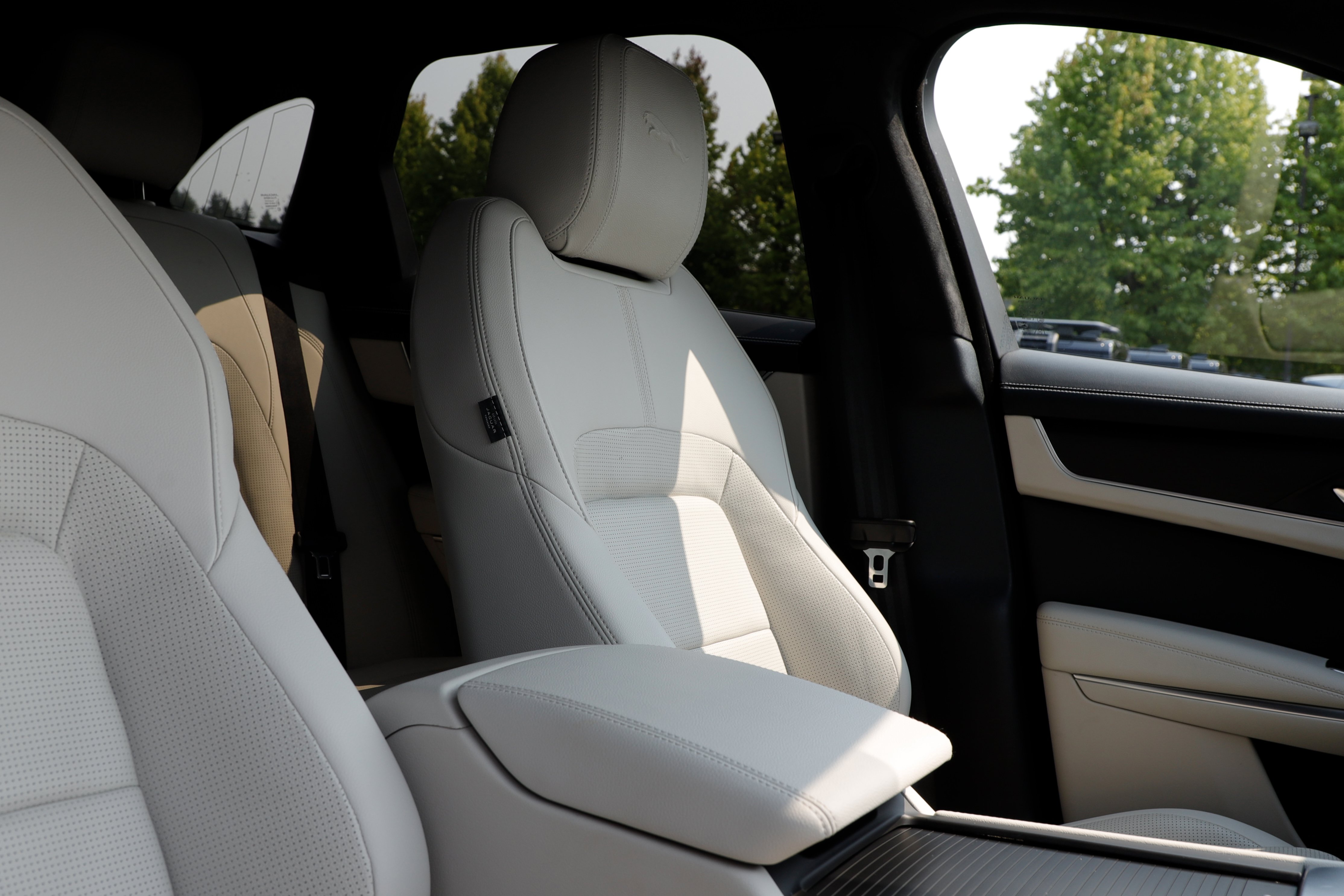 Certified 2026 Jaguar F-PACE R-Dynamic S AWD/4WD image 13