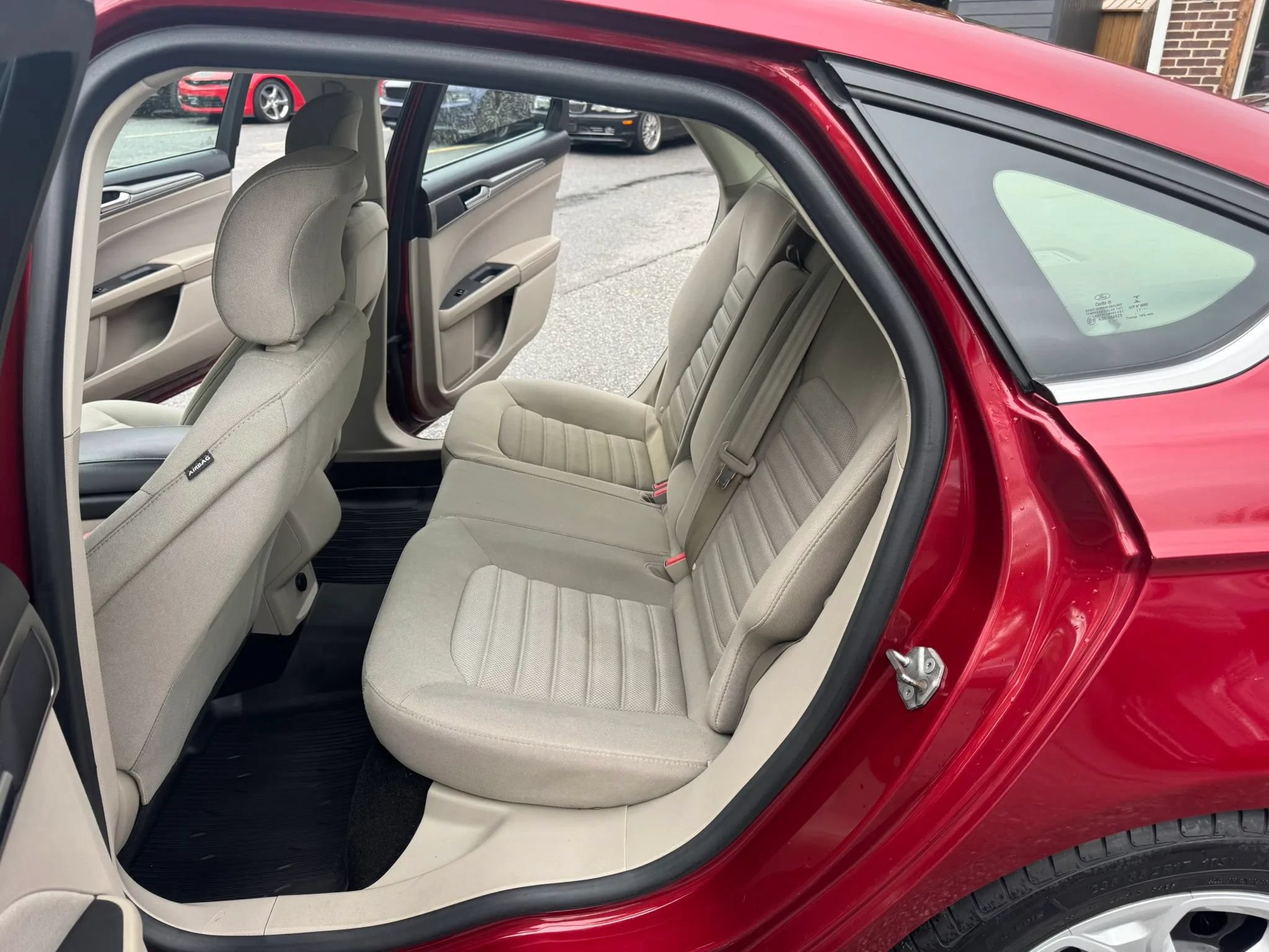 Used 2018 Ford Fusion SE FWD image 14