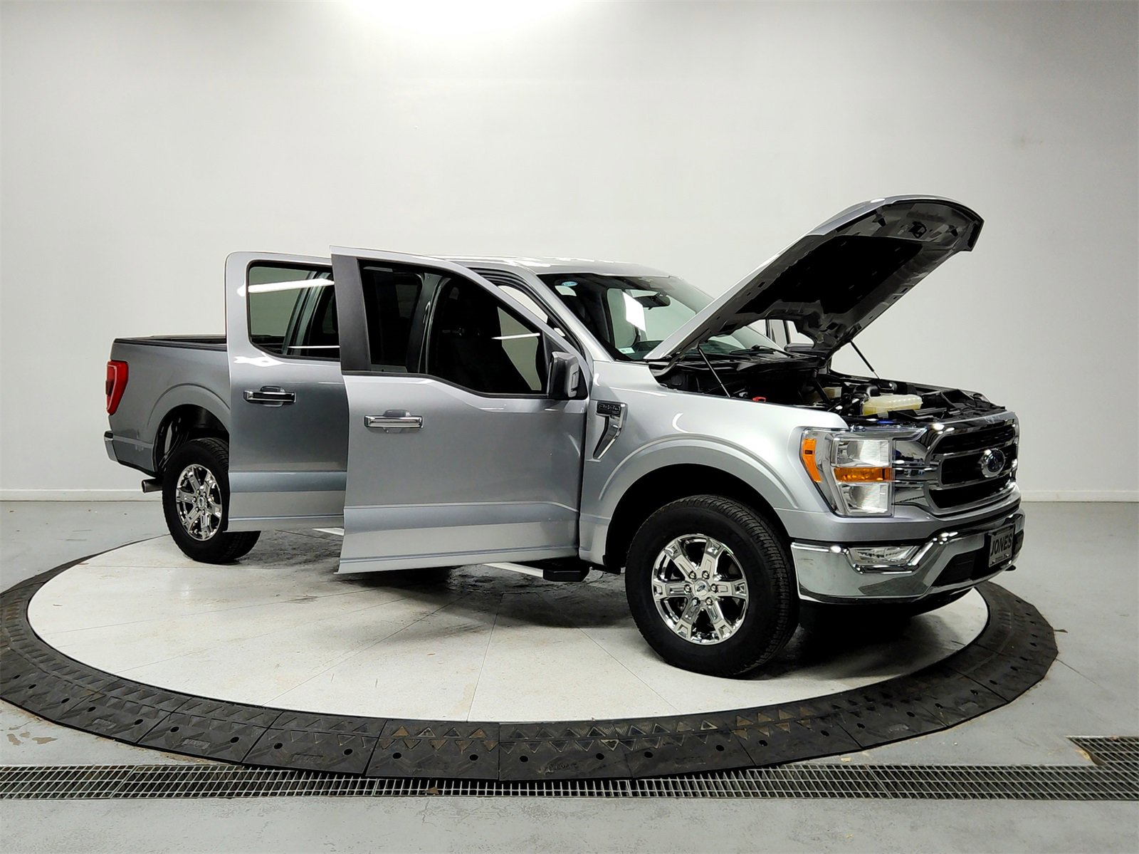 Used 2023 Ford F150 XLT w/ XTR Package image 9
