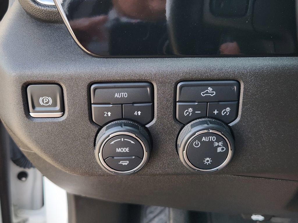 Used 2024 Chevrolet Silverado 1500 LT image 28