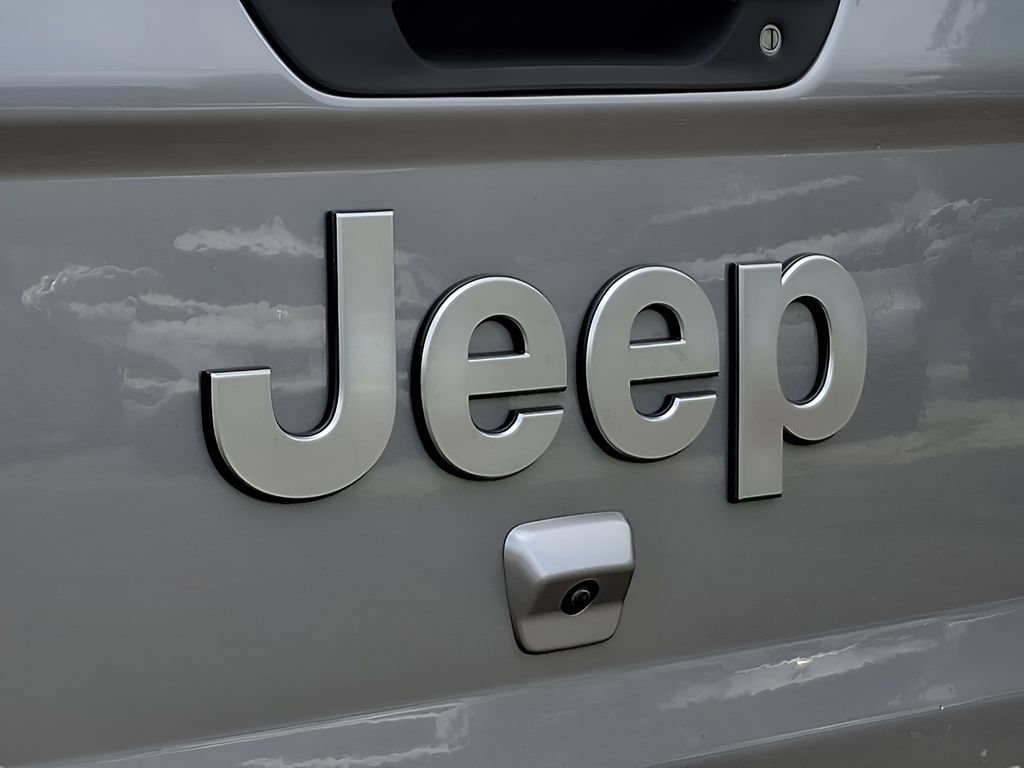 Used 2020 Jeep Gladiator Overland w/ Dual Top Group AWD/4WD image 61