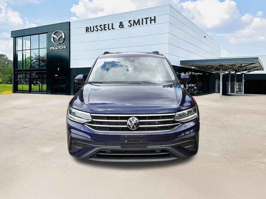 Used 2024 Volkswagen Tiguan SE w/ Panoramic Sunroof Package AWD/4WD image 2
