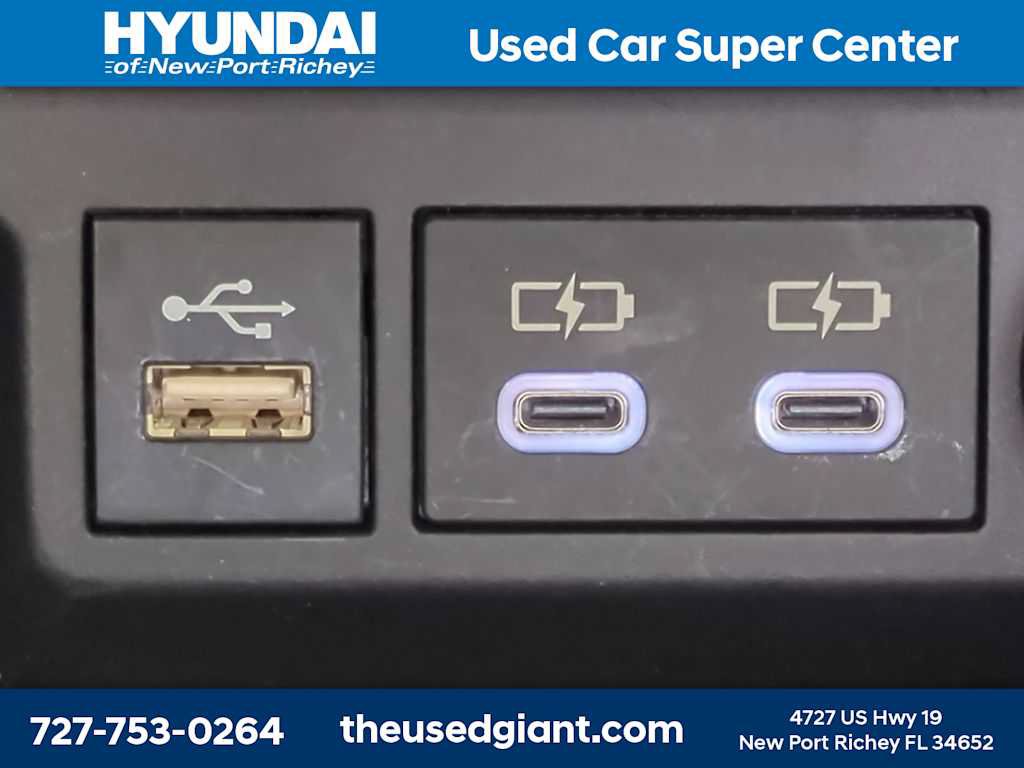 Used 2023 Toyota Highlander LE FWD image 25