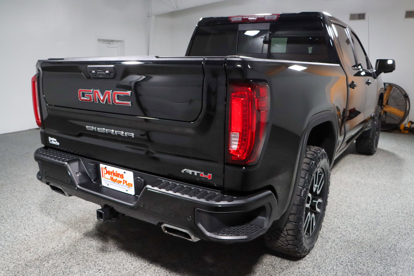 Used 2023 GMC Sierra 1500 AT4 w/ Technology Package image 7