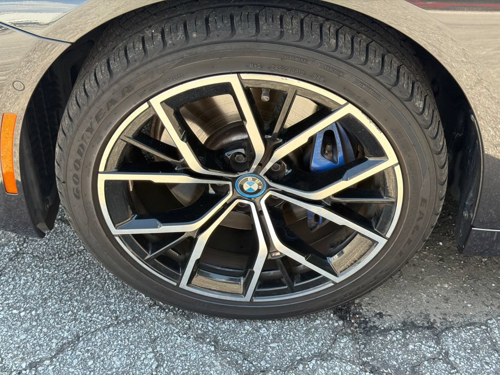 Used 2023 BMW 530e xDrive w/ Premium Package AWD/4WD image 14
