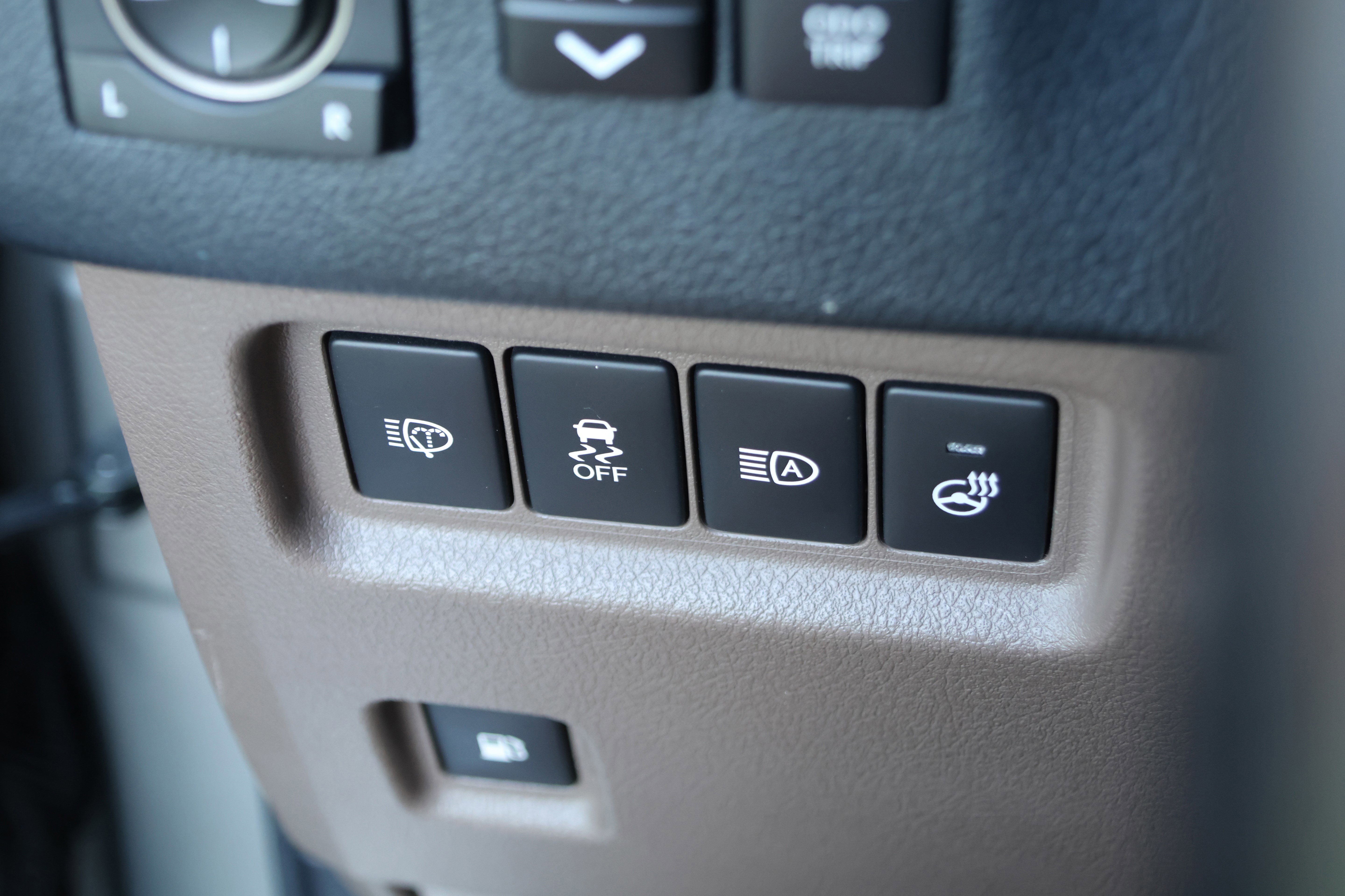 Used 2023 Lexus GX 460 Premium w/ Accessory Package AWD/4WD image 16