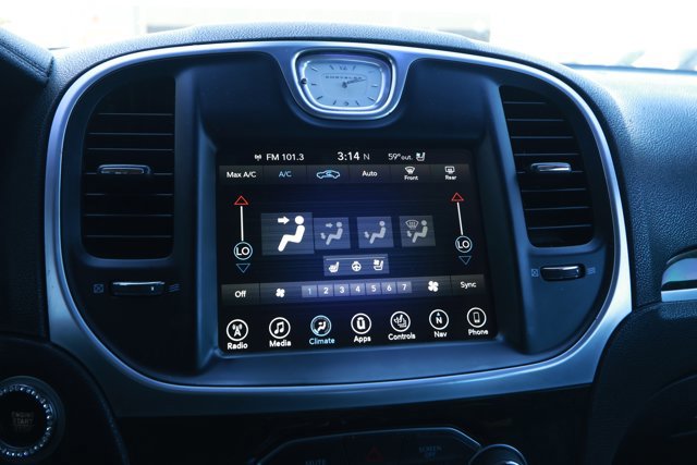 Used 2017 Chrysler 300 C RWD image 16