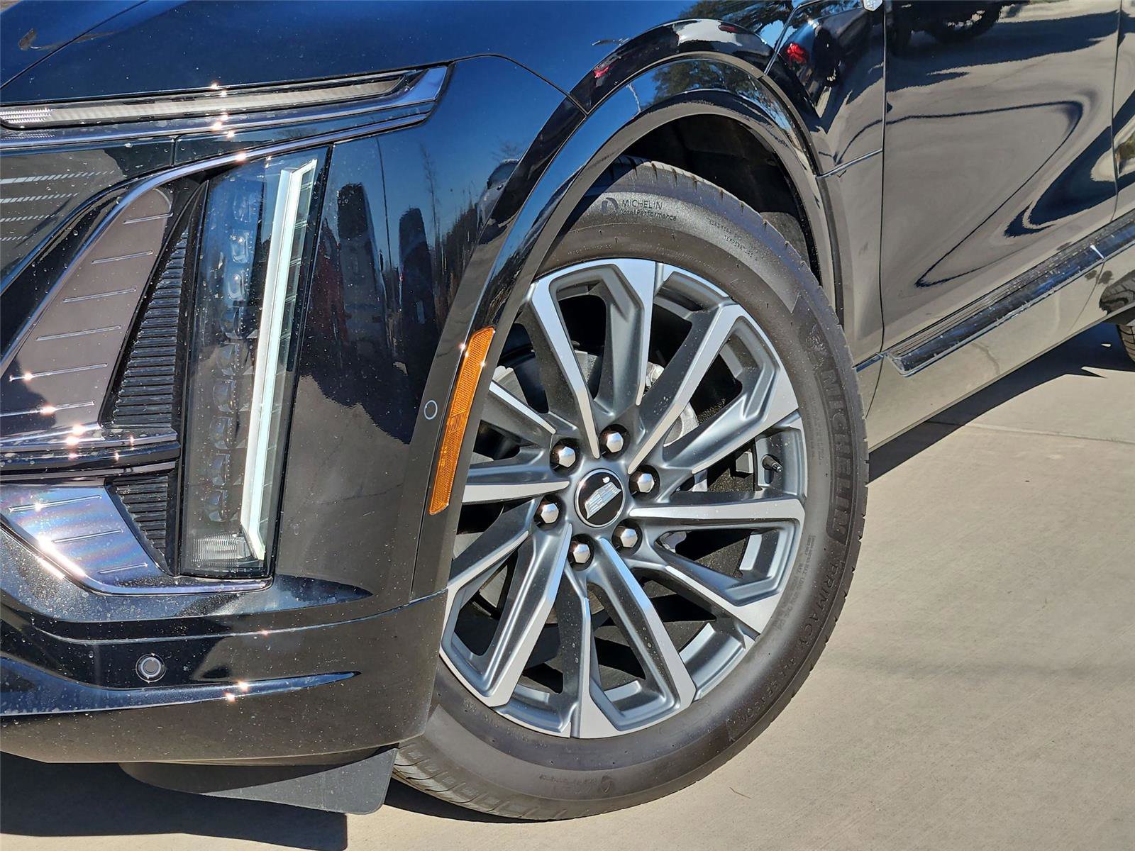 New 2025 Cadillac Lyriq Sport w/ LPO, Floor Liner Package AWD/4WD image 7