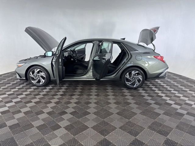 Certified 2025 Hyundai Elantra SEL image 12