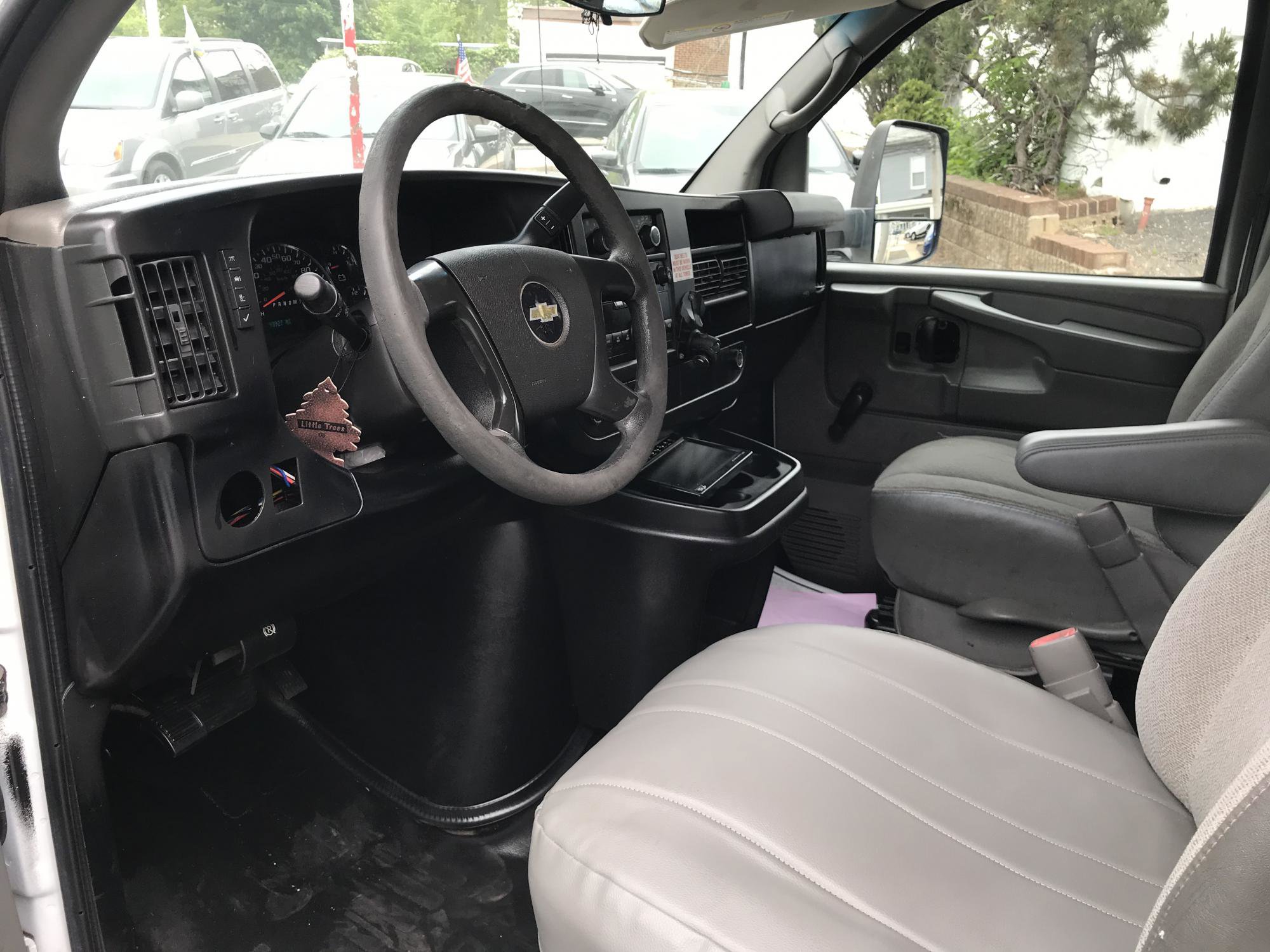 Used 2012 Chevrolet Express 3500 RWD image 7