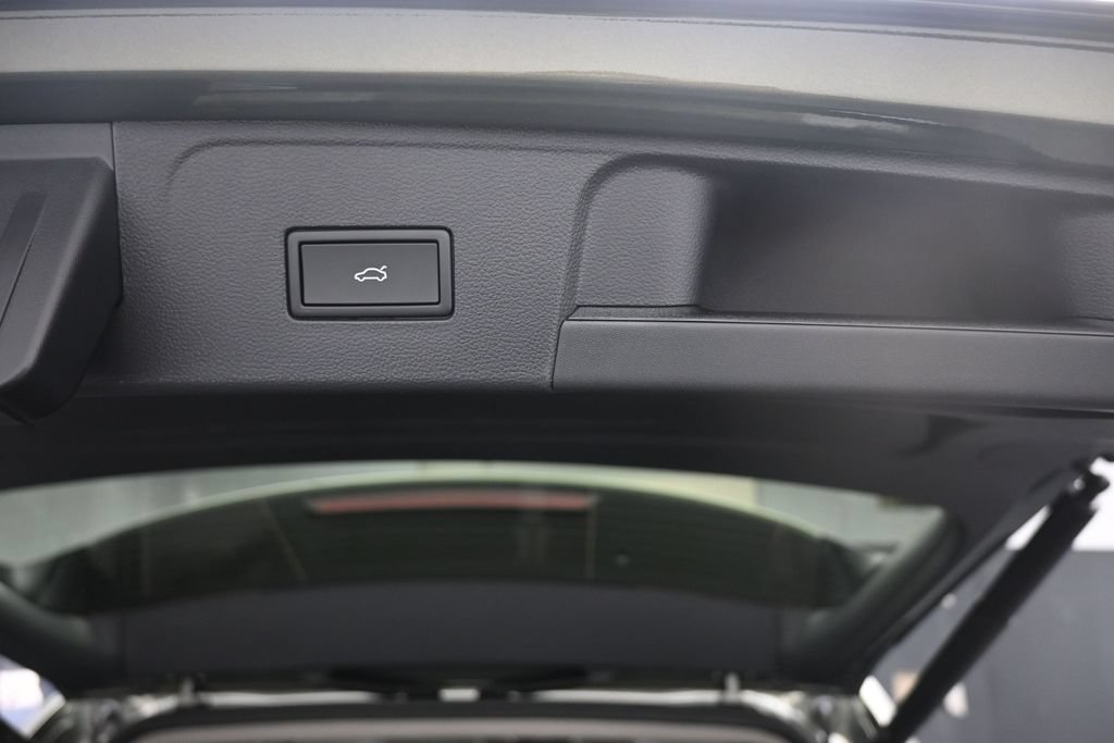 New 2026 Volkswagen Atlas SE FWD image 25