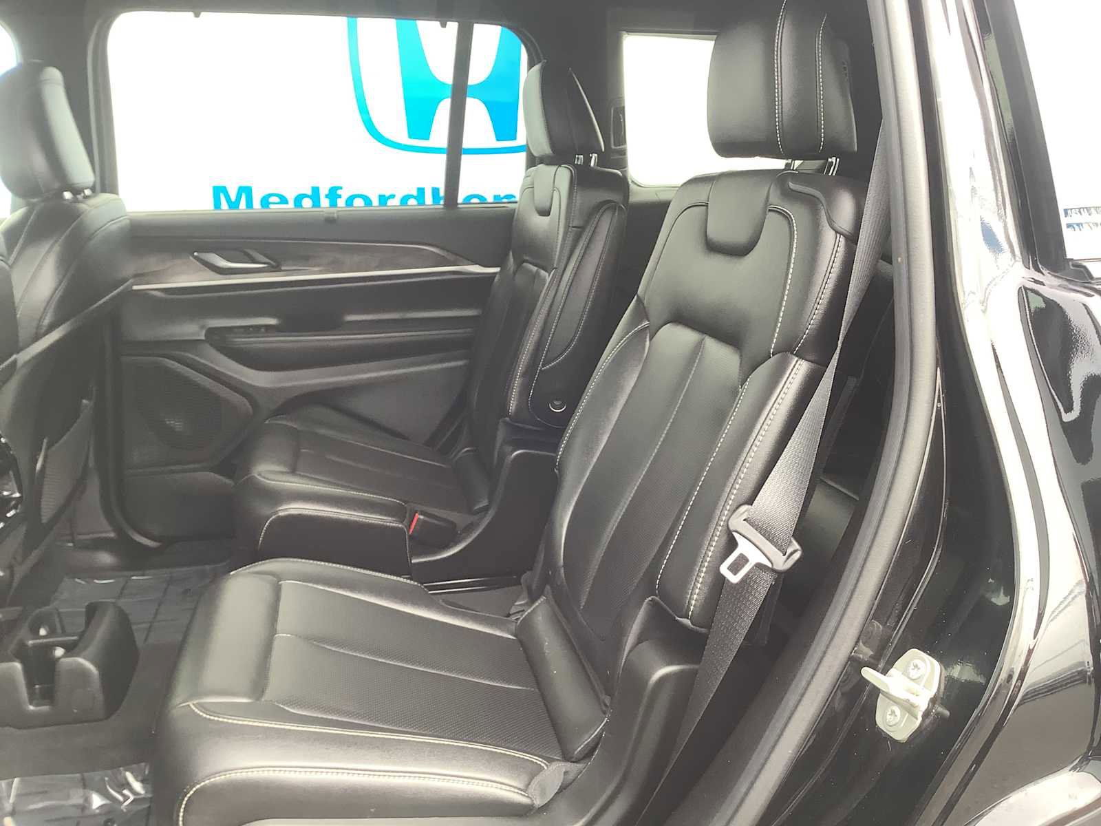 Used 2024 Jeep Grand Cherokee L Limited w/ Luxury Tech Group II image 13