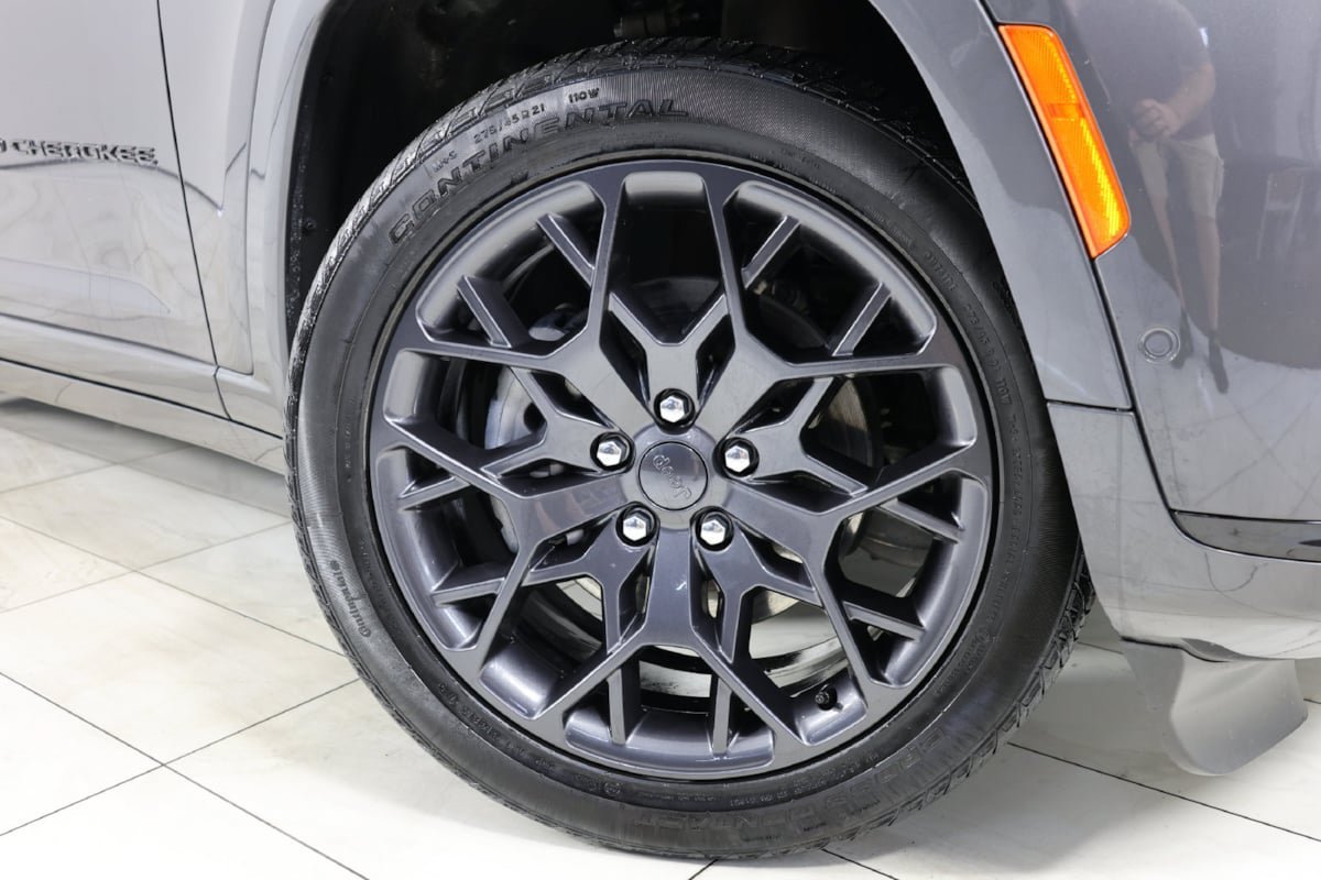Used 2025 Jeep Grand Cherokee L Summit AWD/4WD image 15