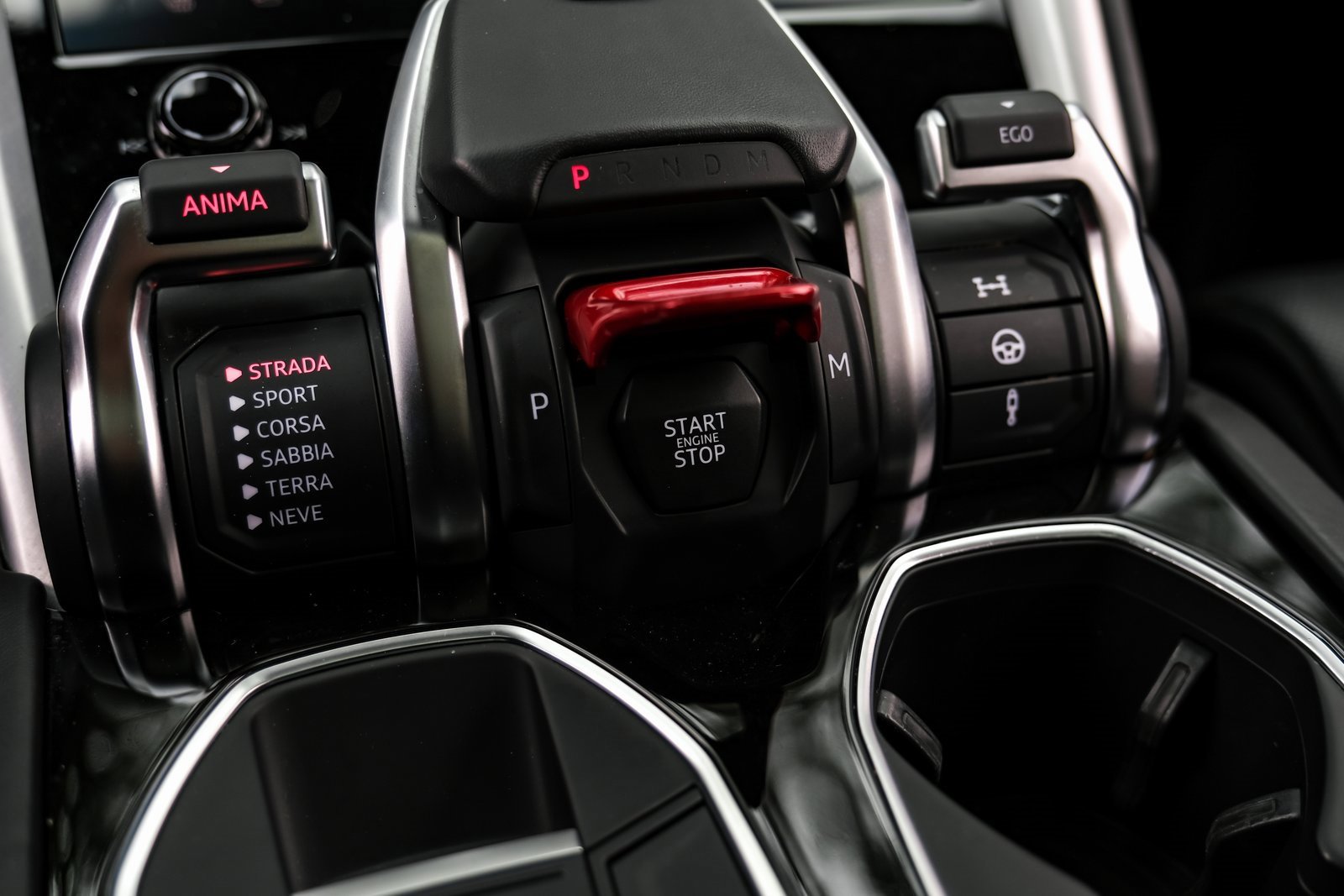 Used 2020 Lamborghini Urus image 19