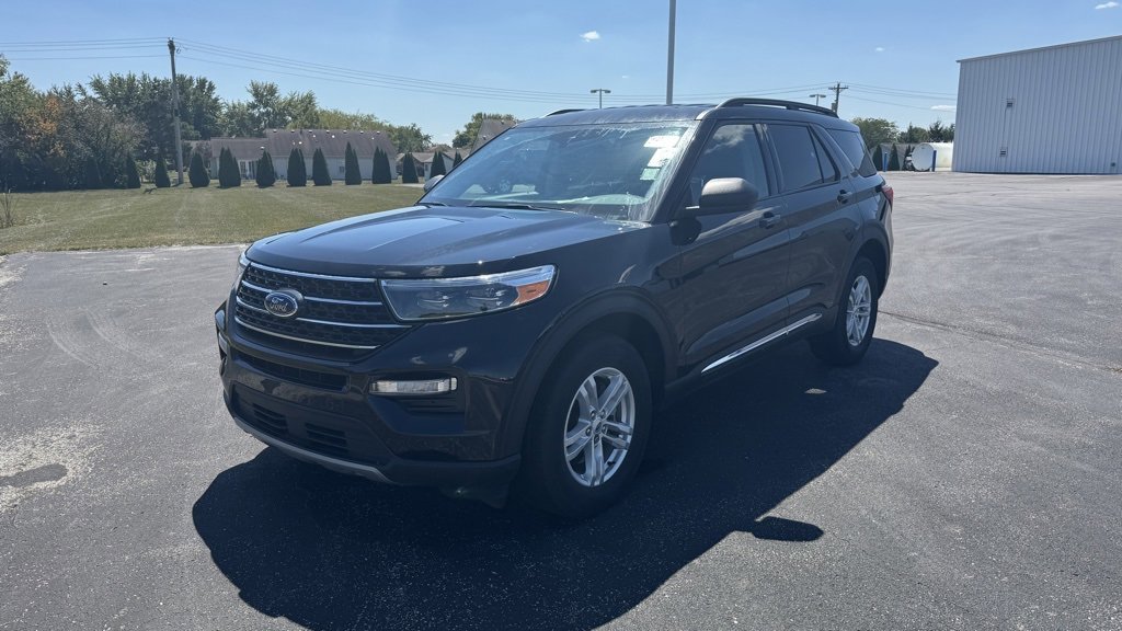 Used 2023 Ford Explorer XLT w/ Equipment Group 202A image 3