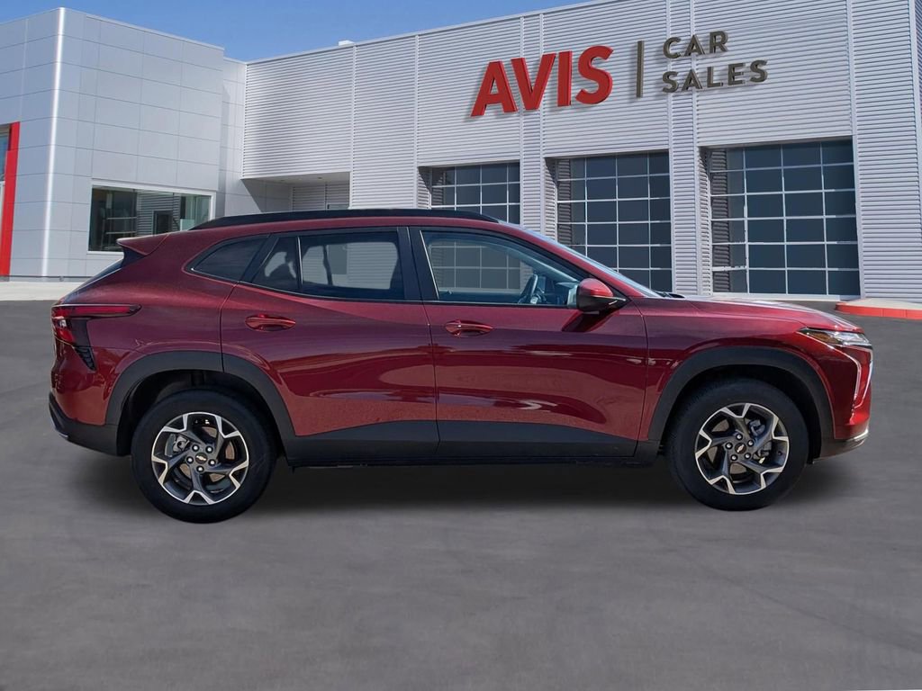 Used 2025 Chevrolet Trax LT w/ LT Convenience Package image 5