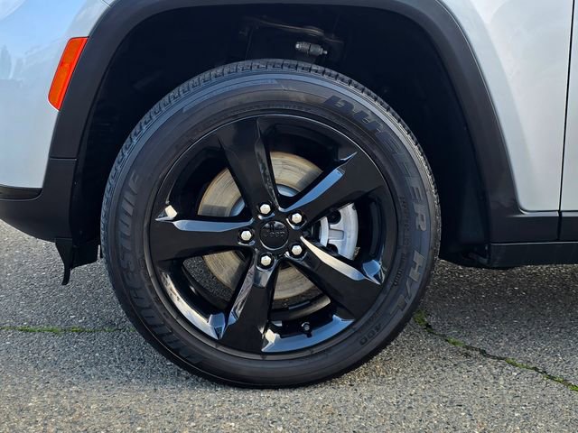 Certified 2023 Jeep Grand Cherokee L Laredo image 33