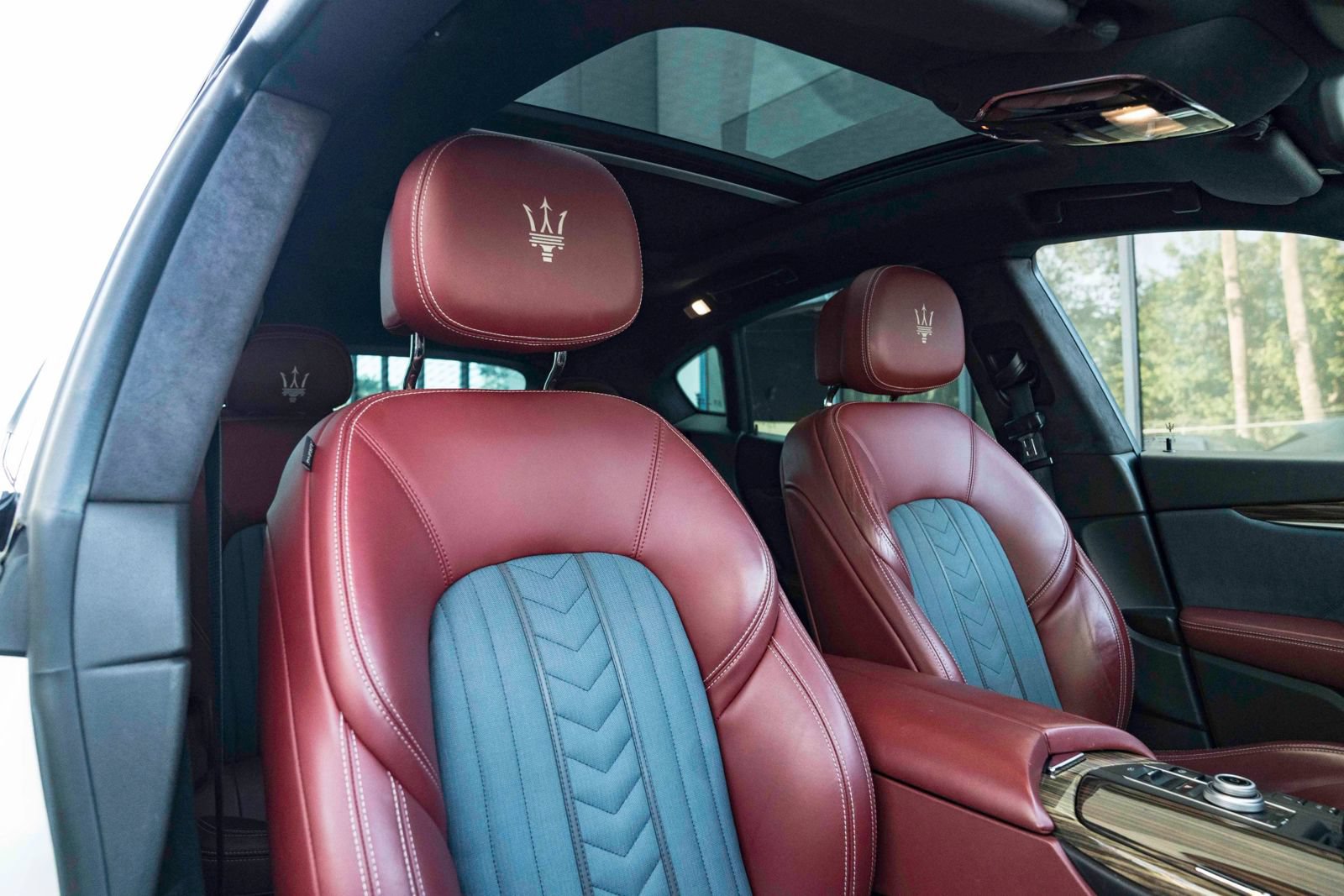 Used 2019 Maserati Levante GranLusso AWD/4WD image 39