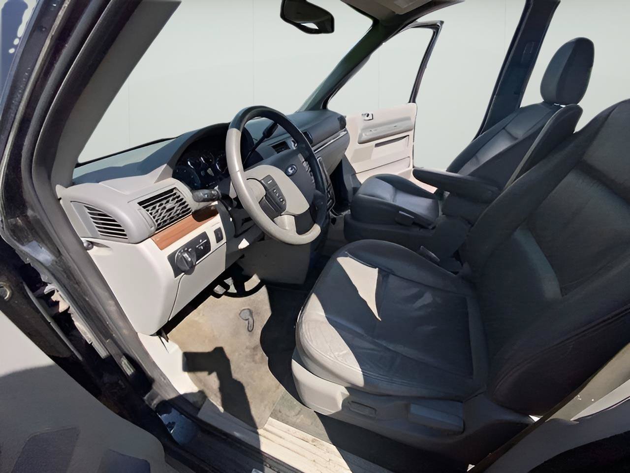 Used 2004 Ford Freestar Limited FWD image 23
