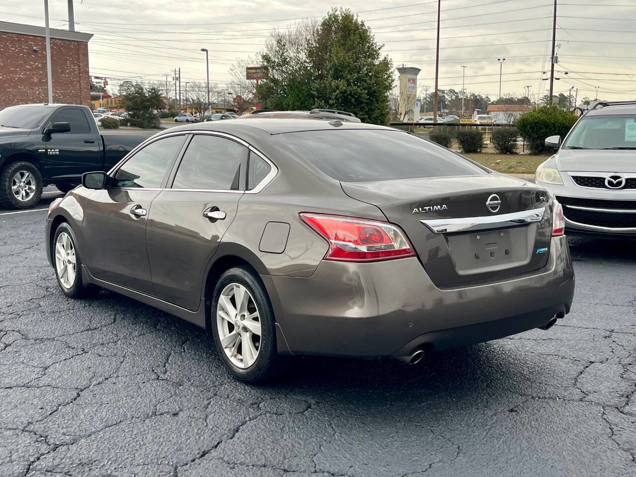 Used 2013 Nissan Altima 2.5 SV FWD image 5