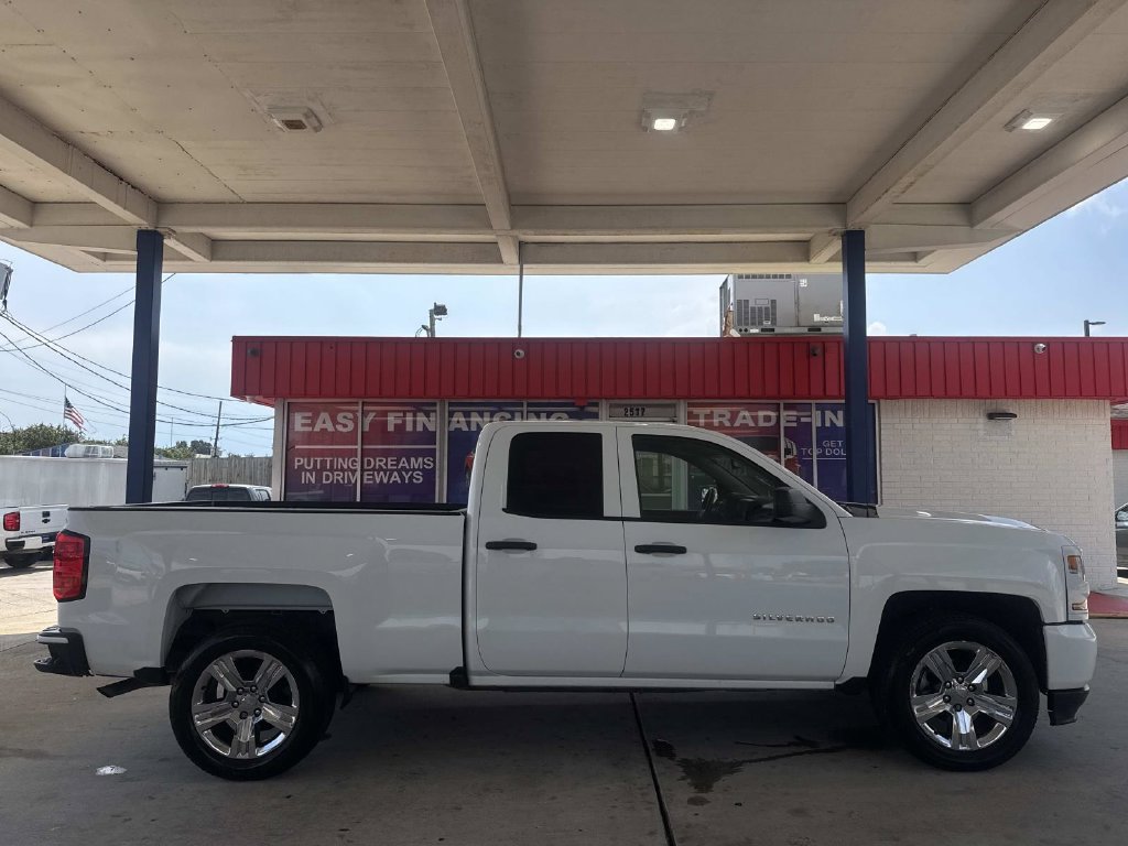 Used 2018 Chevrolet Silverado 1500 Custom w/ Custom Value Package RWD image 10