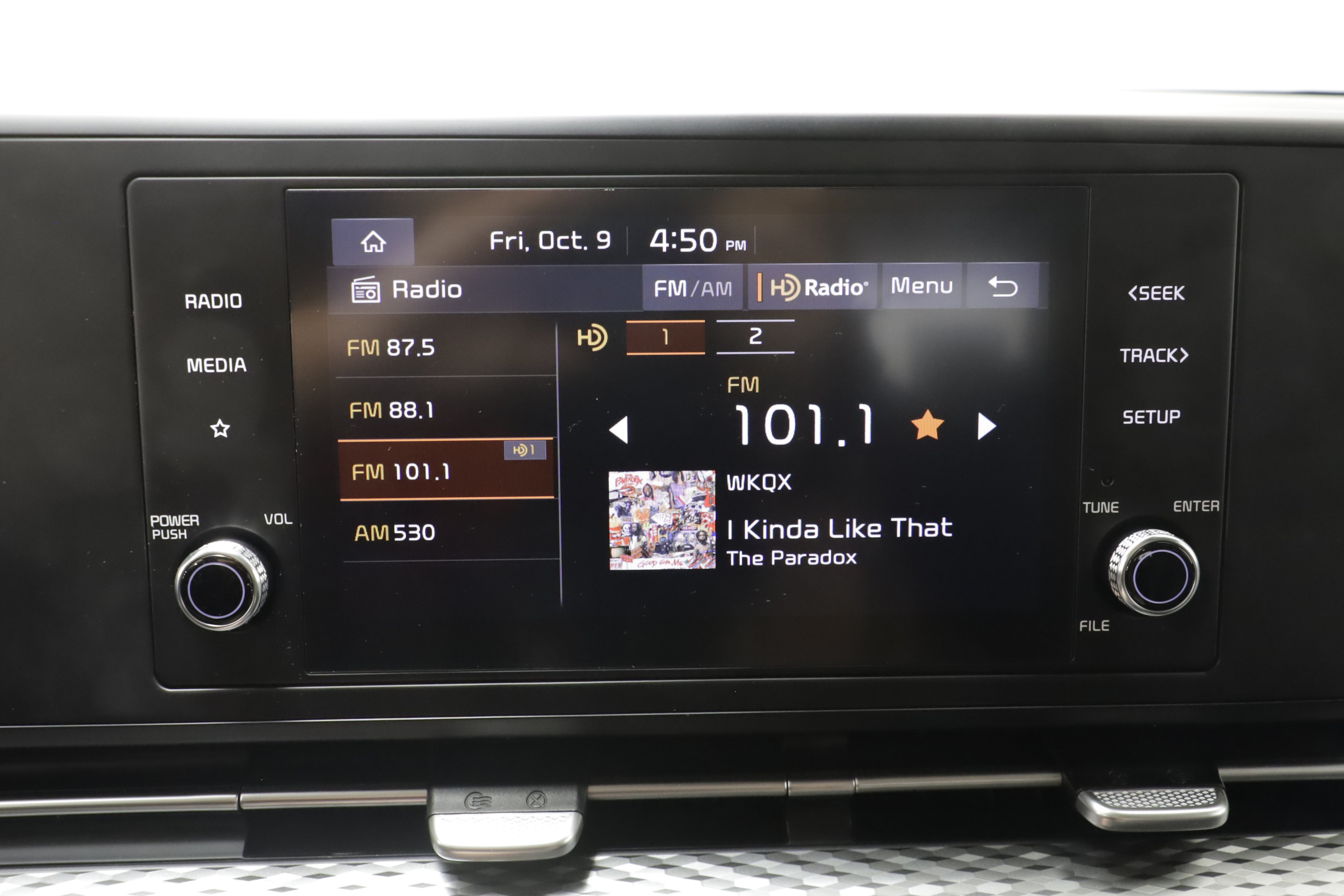 Used 2024 Kia Carnival LX FWD image 10
