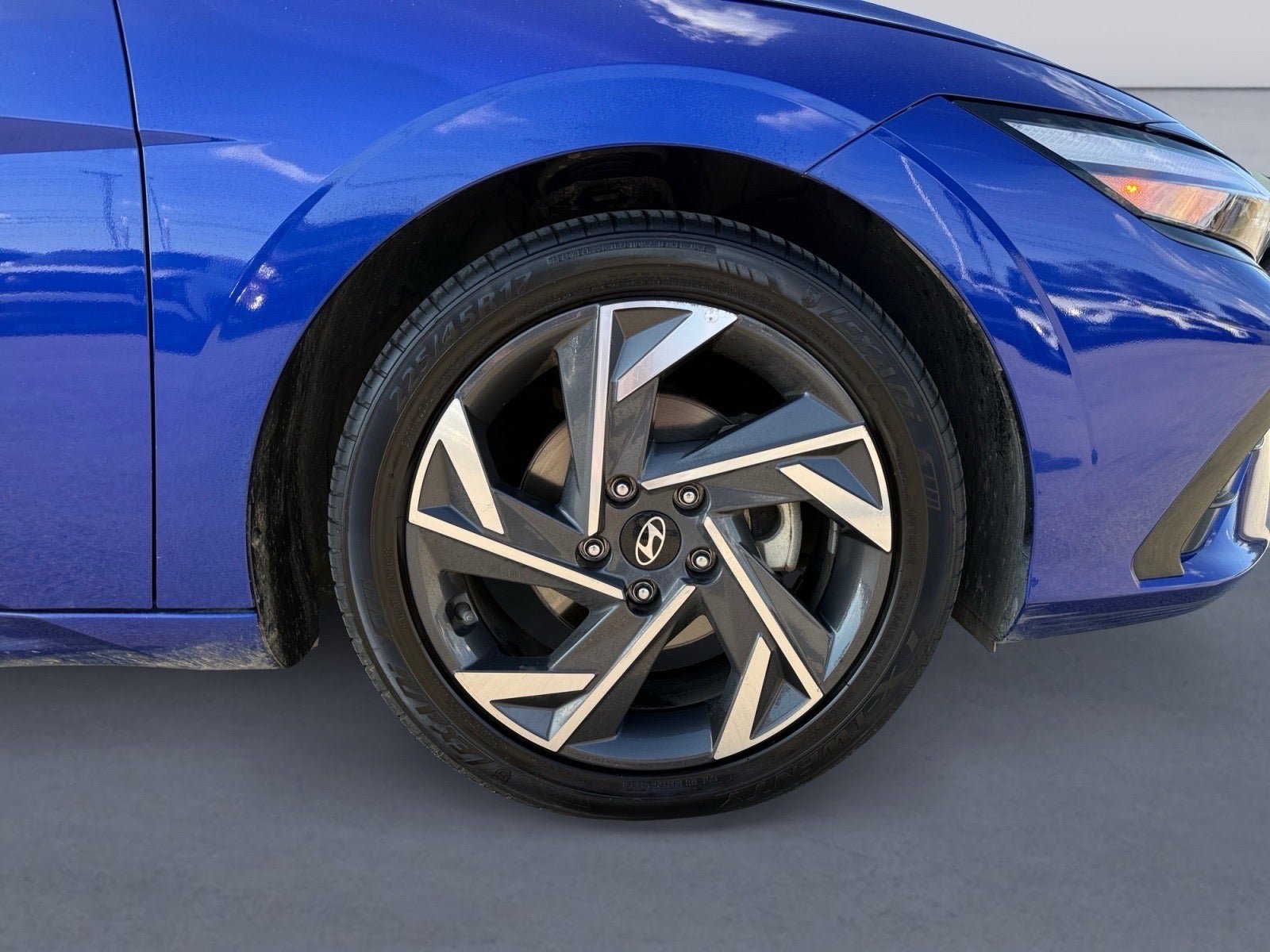 Used 2024 Hyundai Elantra Limited FWD image 9