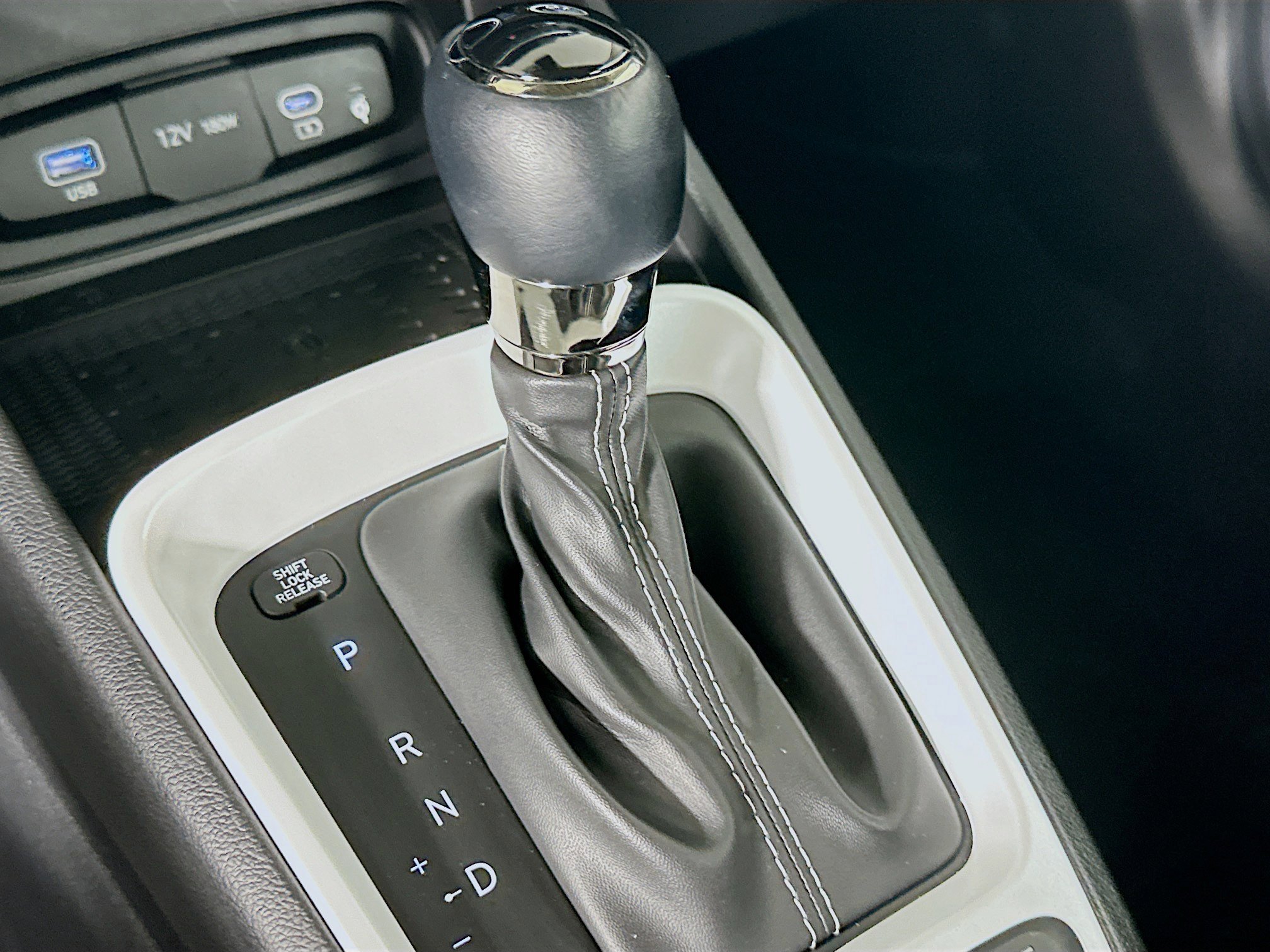 Used 2025 Hyundai Venue Limited image 25