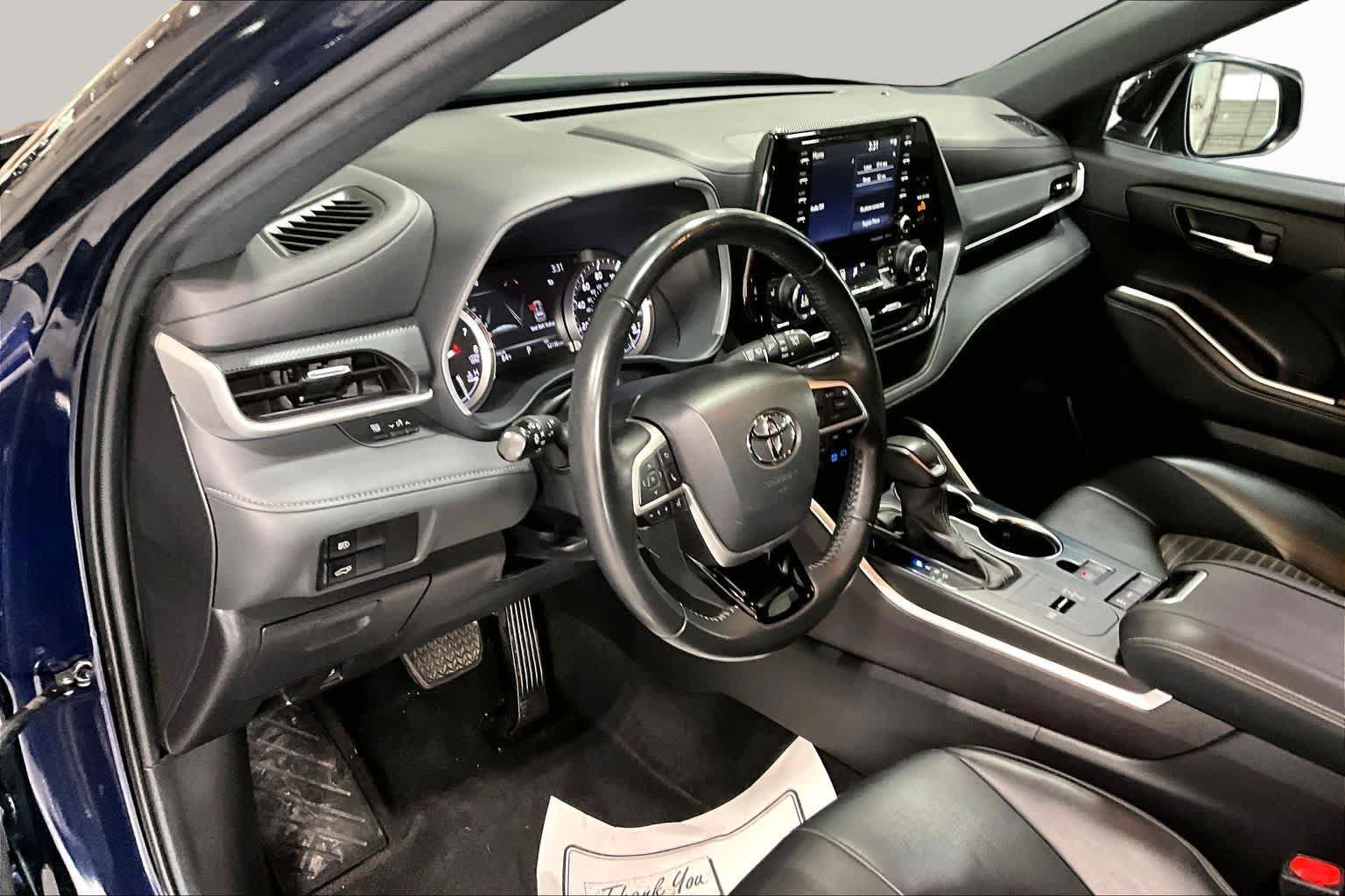 Used 2022 Toyota Highlander XSE FWD image 35