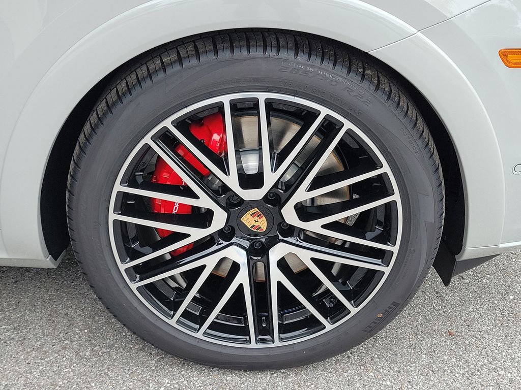 New 2026 Porsche Cayenne GTS AWD/4WD image 13